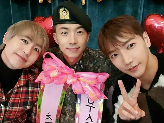 「2PM」 Jun.K、ウヨンの除隊祝い…ニックンと3人で撮った写真公開