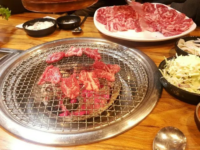 【韓国グルメ】  麻浦区(マポク) で炭火焼きでお肉を頂き「麻浦牧場」