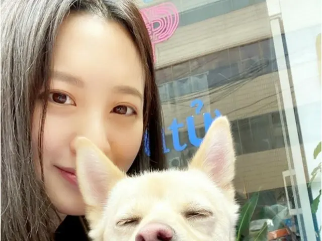 女優スヒョン、妊娠中に愛犬との幸せな土曜日を公開