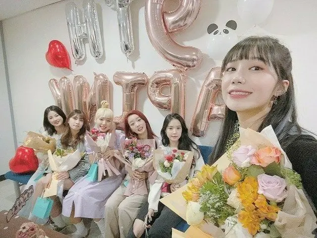 「Apink」チョン・ウンジ、「Apink」デビュー9周年を祝う...変わらない美しい妖精