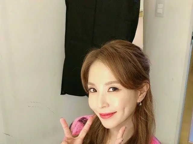 BoA、愛らしいえくぼ美女...今日もビジュアルがハードワーク!